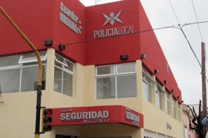 Es la esquina de San Martín y Lara se encuentra la sede de la Policía Local. 