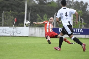 Tarzán Sanchez abrió el marcador.