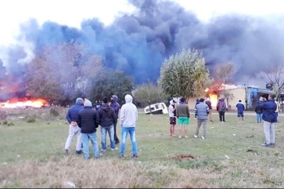 Fueron apedreadas e incendiadas las viviendas de las familias Ramirez y Guerrero.