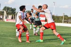 Acosta y Sánchez festejan el gol del Rojo.Foto: Jonathan Argañaraz. 