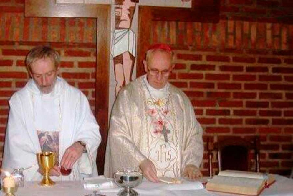 Alejandro junto al Papa Francisco dando misa en La Garita.