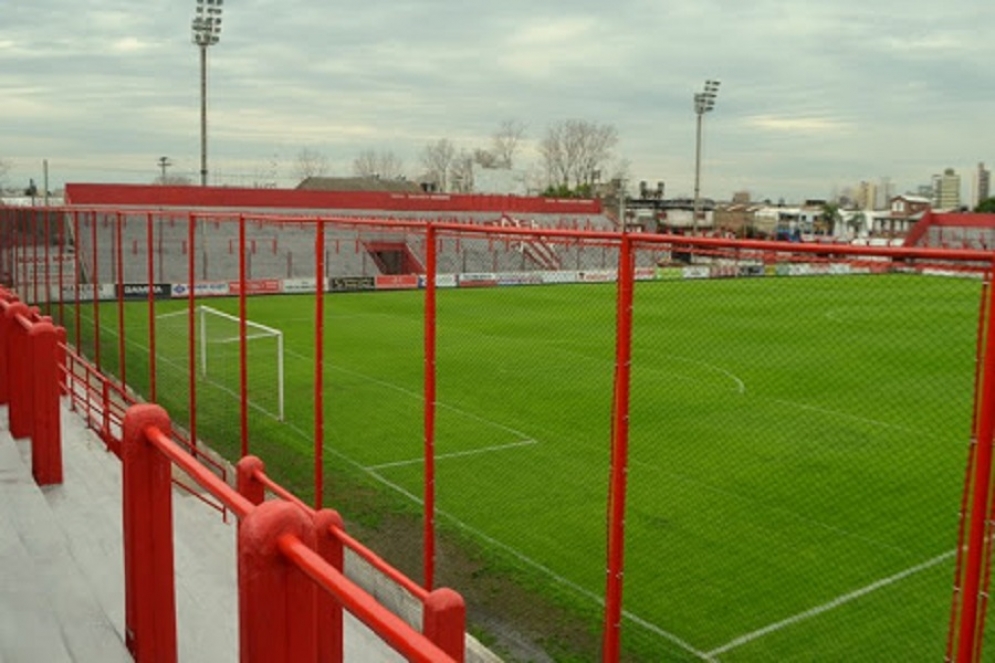 El estadio se encuentra en el partido bonaerense de Lanús.