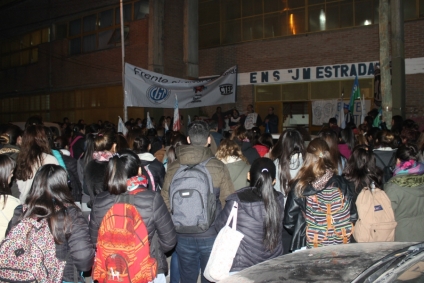 Banderazo en apoyo a la educación pública
