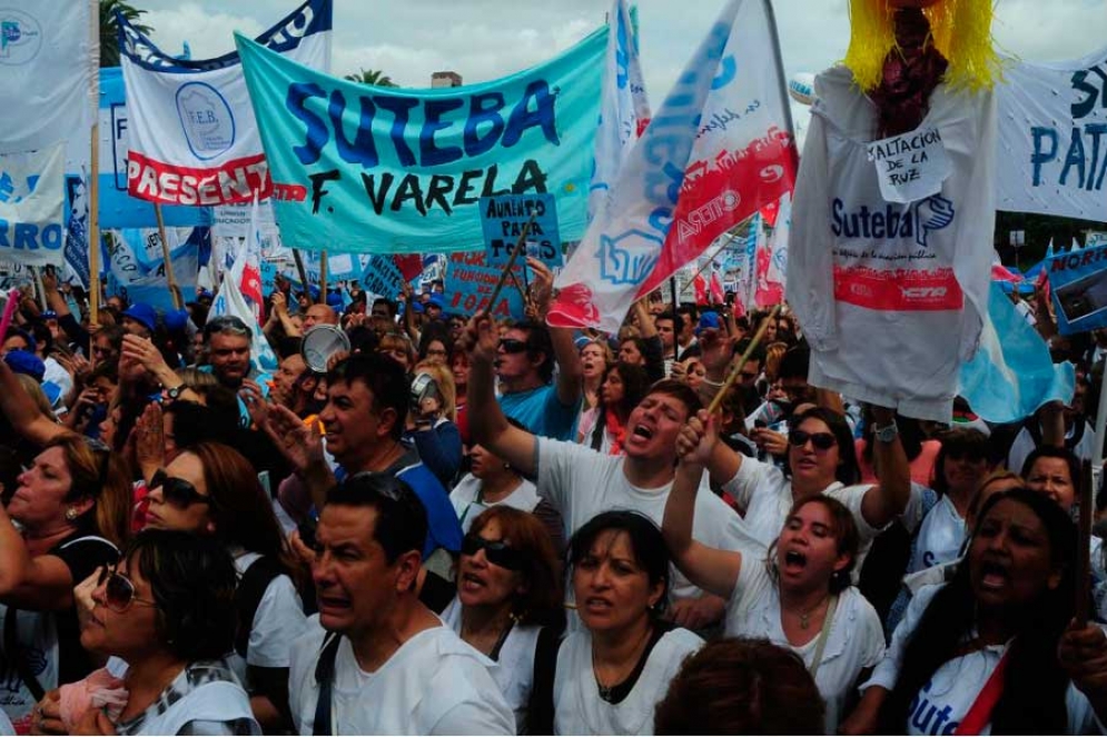 Los docentes se movilizaron a la casa de la provincia de Buenos Aires en CABA. 
