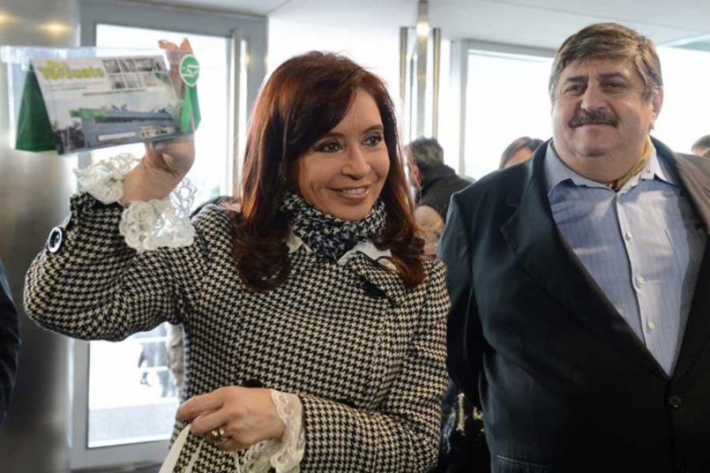Cristina Fernández junto al Secretario General de Smata, Aldo Pignanelli.