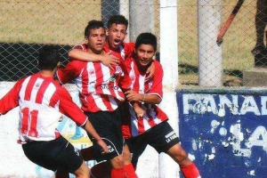 Suárez (en el centro) festejando uno de sus goles. 