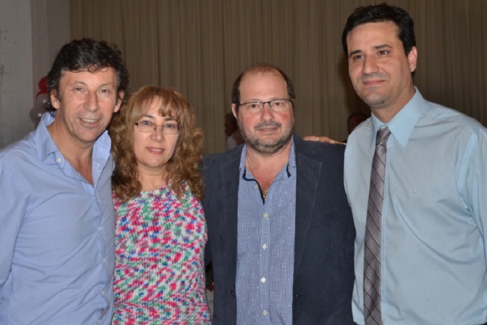 Junto a Torrilla y Walter Caruso (Centro) se ubican Gustavo Posse y Maximiliano Abad, los dos candidatos para el Comité Provincia del partido.