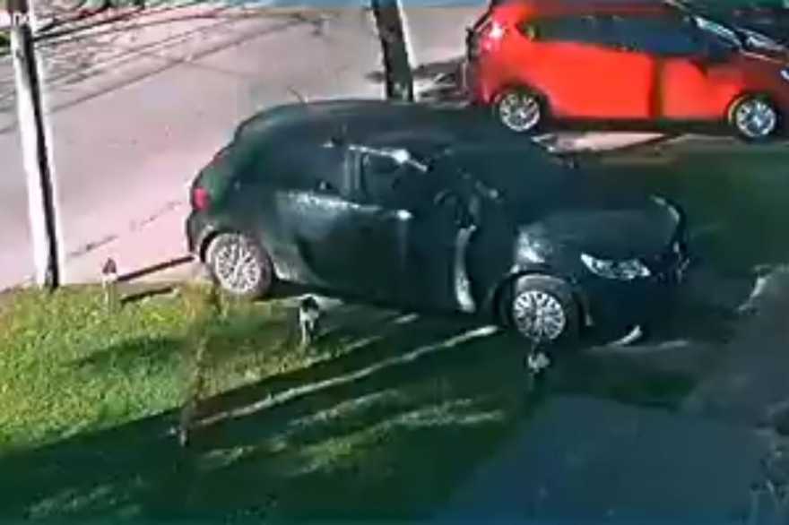 VIDEO: Reventó un caño de las cloacas y llenó un
