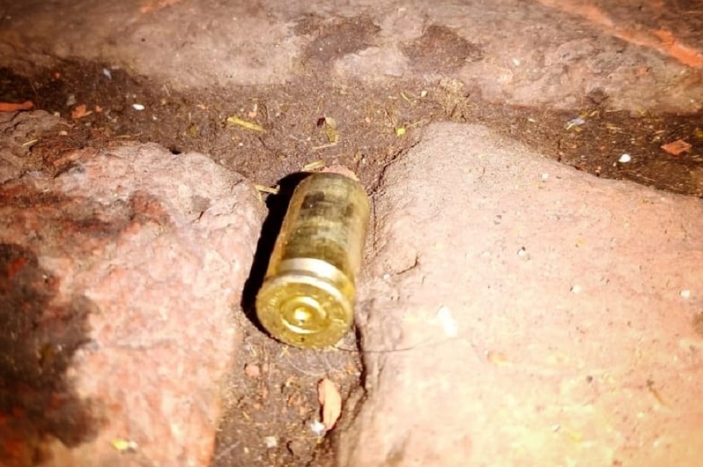 Una de las balas que quedaron en la vivienda.