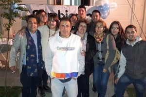 Duhalde, Torrilla e Iturmendi, junto a otros militantes de Cambiemos durante la campaña de 2017. 