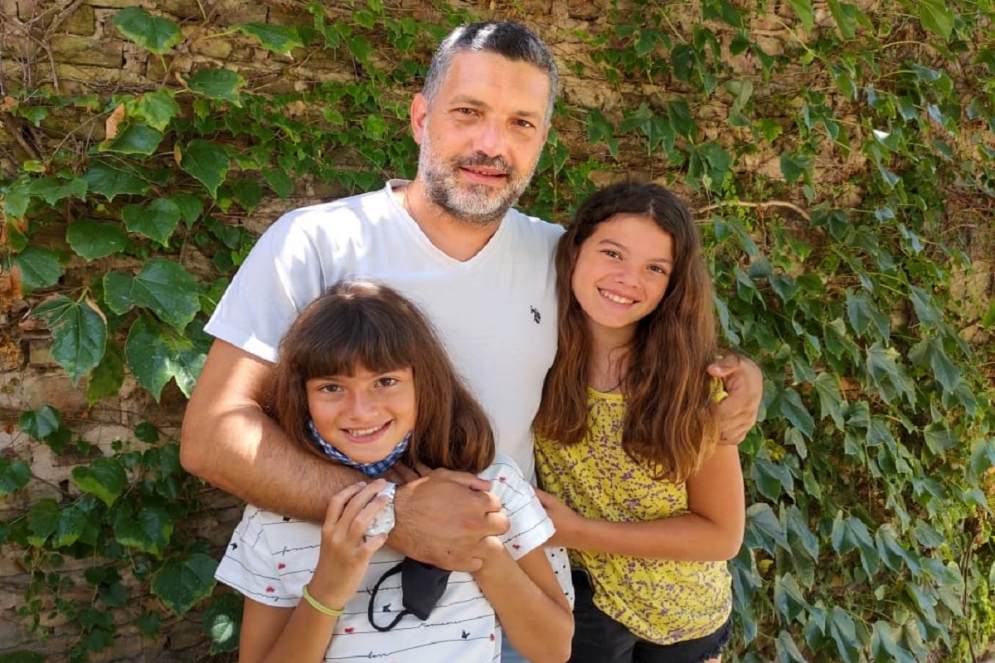 Garzón visitó NacPop acompañado de sus hijas.