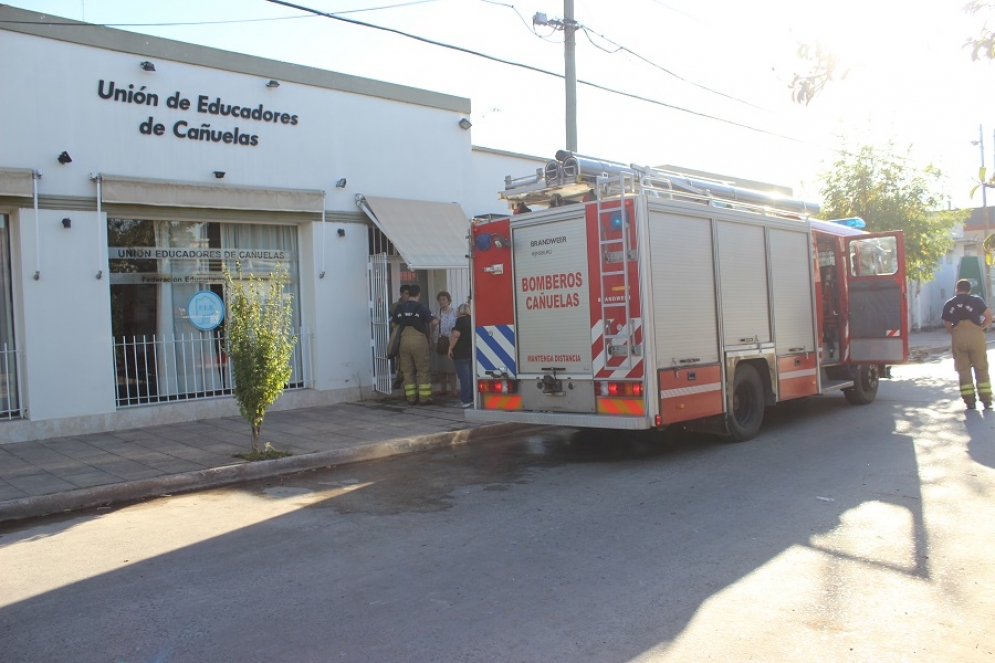 Se incendió la sede de la Unión de Educadores de Cañuelas