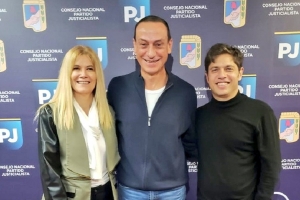 Arrieta junto a la fórmula provincial, Verónica Magario y Axel Kicillof. 