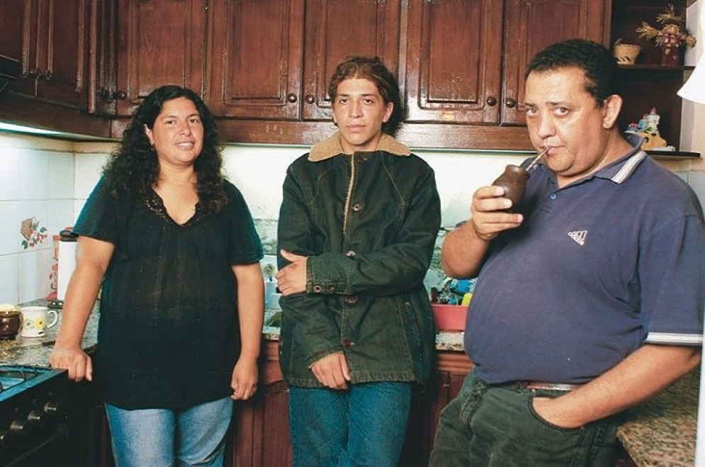 Pablo D&#039;Elia (en el centro) junto a sus padres un tiempo atrás, la ex diputada provincial Alicia Sánchez y Luis D&#039;Elia. 