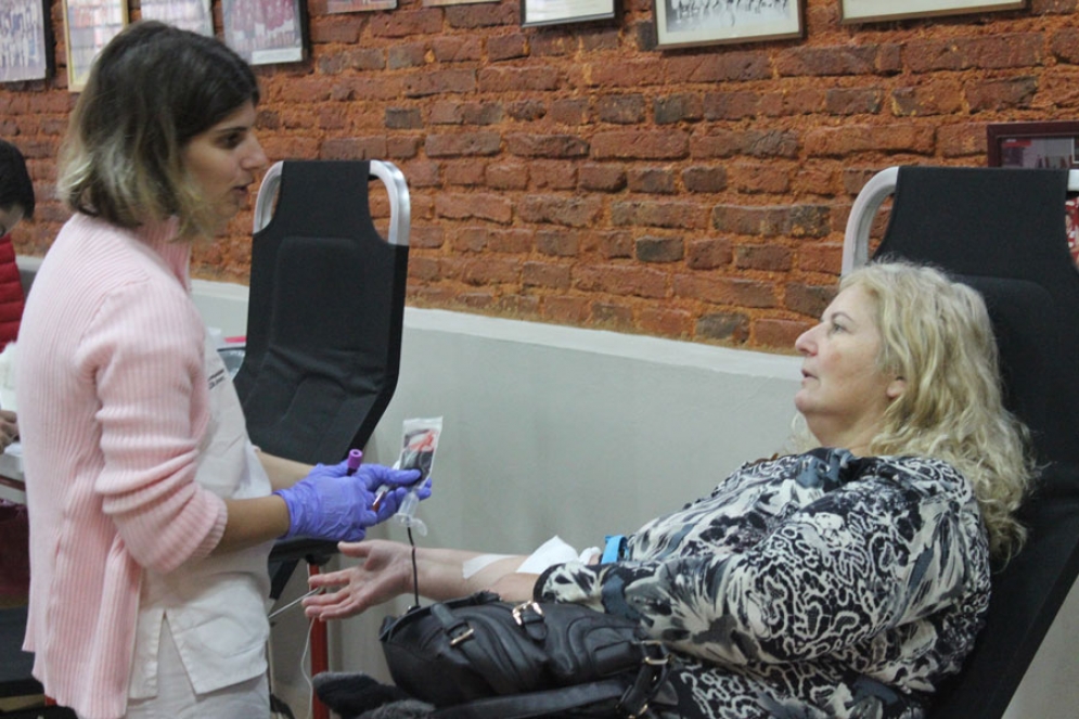 Campaña de donación de sangre conjunta entre el Rotary y el Club de Leones