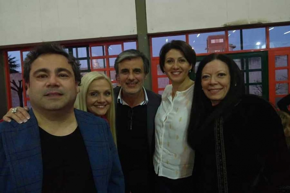 Eva Corbalán (derecha) junto a los consejeros escolares Solange Mirc, Marcelo Sabino y la presidenta del Consejo Escolar, Verónica Iozzolino. 