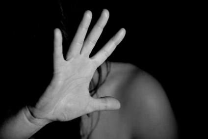 Detienen a una persona por abusar durante 8 años de una joven
