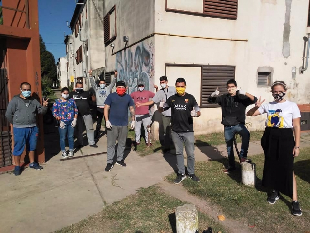 Jóvenes del Barrio Hipotecario trabajan para construir su sede propia