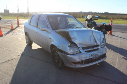Chocaron un auto y una camioneta entre la autopista y la rotonda de las rutas 3 y 6