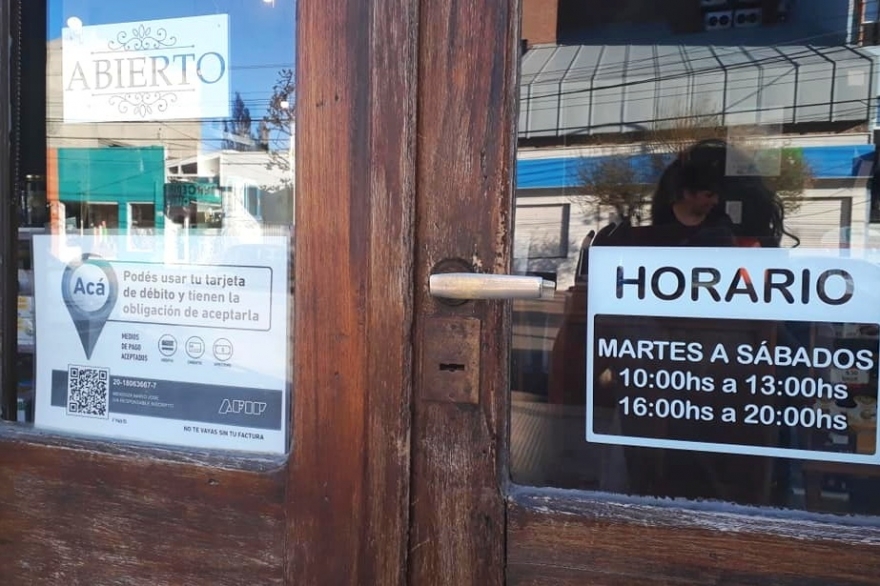 ¿Cómo atenderán los comercios este lunes y martes?