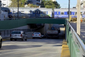 Un tunel construido bajo las vías del Ferrocarril Roca, en Lomas de Zamora.
