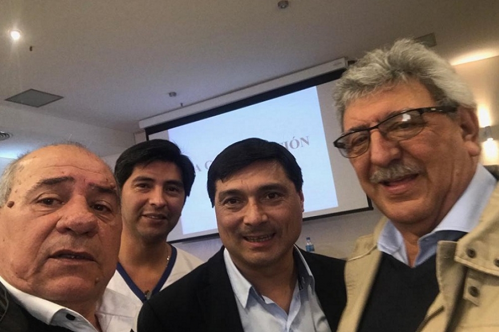 Oscar &quot;Pecho&quot; Gómez junto a Pablo Ansaloni, diputado nacional y presidente del partido y Ramón Ayala, secretario General de la UATRE. 