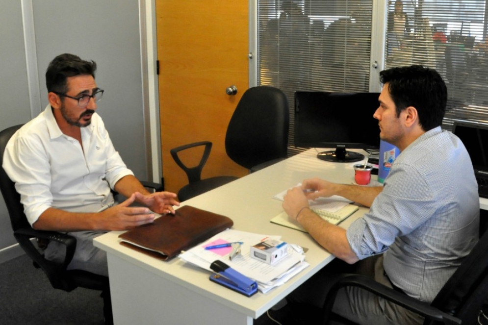 El secretario de gobierno Emilio Contreras reunido con el director nacional de Transporte, Lucas Sánchez.