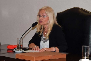 Verónica Iozzolino, presidenta del Consejo Escolar, en el centro de las escena por estos días.