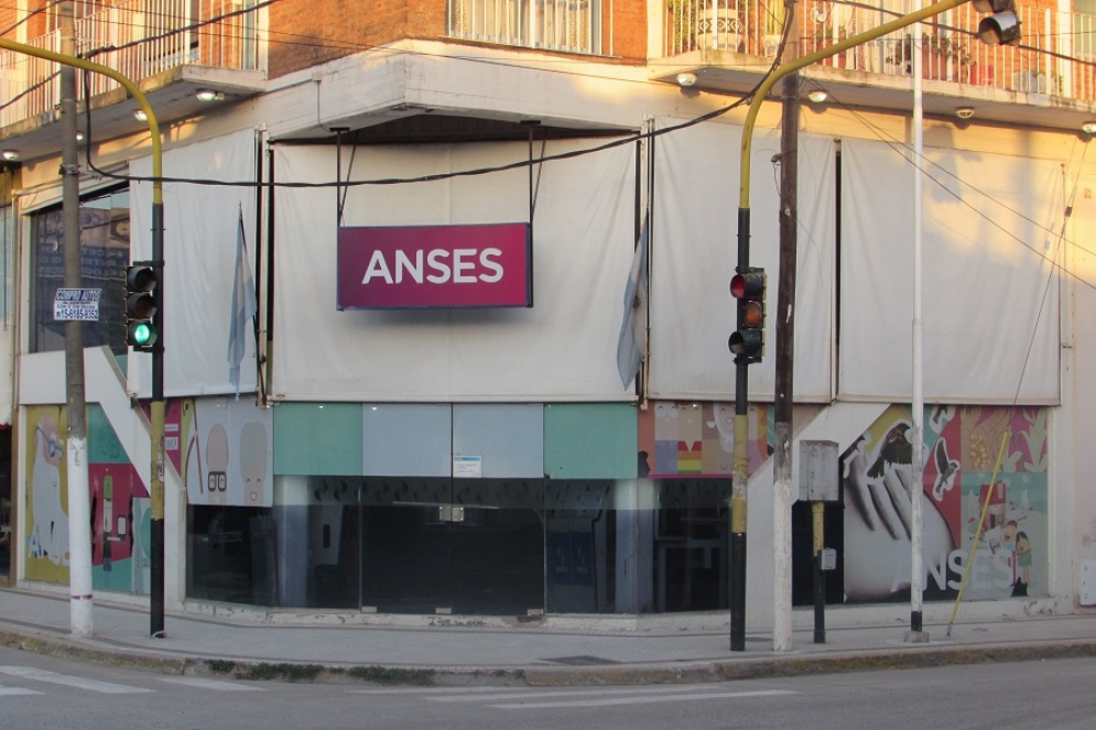 La sede de Anses local seguirá cerrada hasta el lunes 13 de abril, pero pasar saber si sos beneficiario del IFE deberás ingresar a la pagina del organismo. 