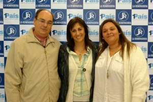 Tundis junto a Gustavo Casamayouret y Natalia Puentes, ambos candidatos a concejales en Cañuelas. 