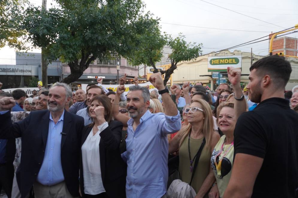 Cerca de 100 personas participaron del lanzamiento.