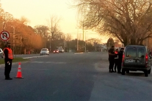 El utilitario Kangoo retenido por Transito y la Policía Vial. (FOTO: CañuelasNoticias).