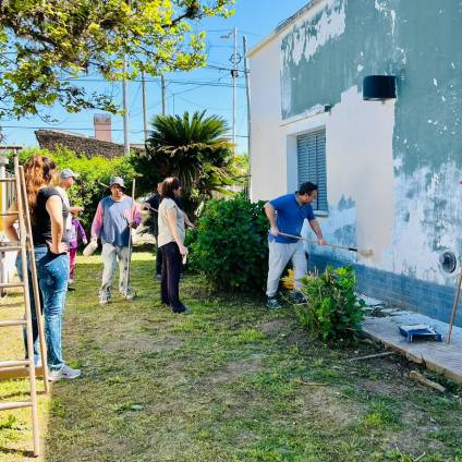 Jornada solidaria: familias, docentes y estudiantes renovaron la Escuela Especial N°501