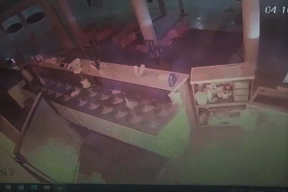 Captura del video grabado por las cámaras de la heladería.