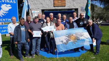 Homenajearon a los Héroes de Malvinas en el 20° Aniversario del Monumento de la Plaza Belgrano