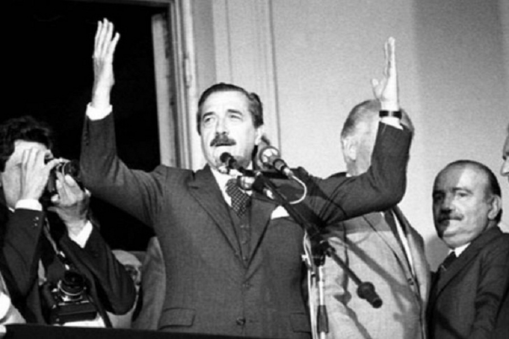 Raúl Alfonsín, el primer presidente democrático tras la última dictadura cívico militar.