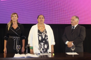 La intendenta Marisa Fassi, la presidenta del HCD, Margarita Trejo y el secretario del cuerpo, Guillermo Proh.