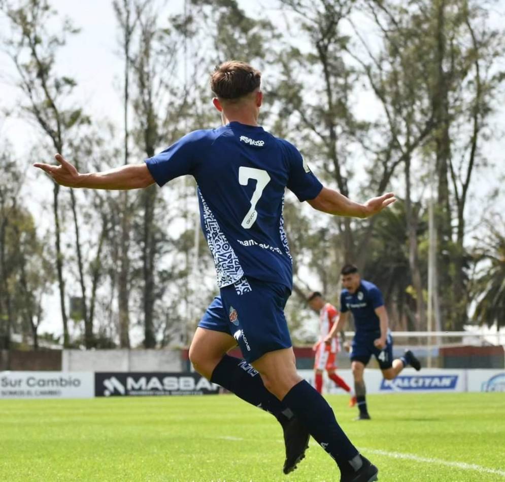 El festejo del primer gol del Quemero de Boulogne.