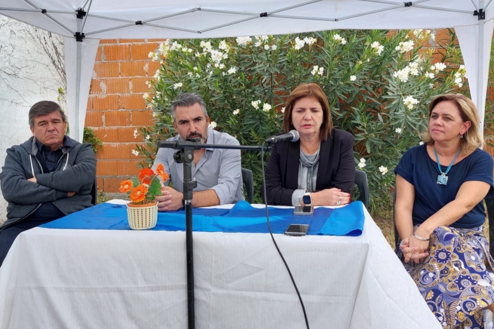 Bullrich brindando una conferencia de prensa en Cañuelas.