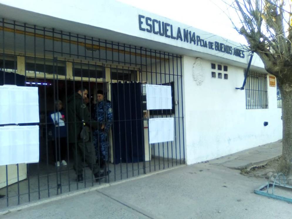 A las 18, las fuerzas cerraron los establecimientos. (FOTO: Escuela N°14 La Garita).