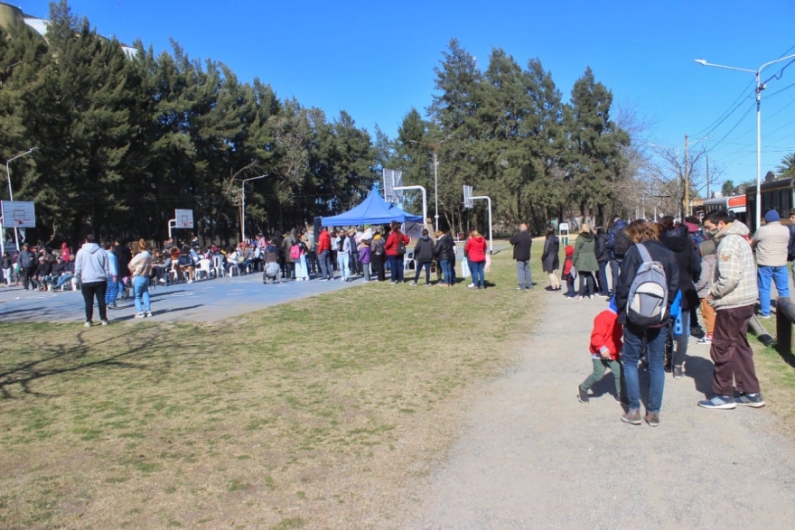 Los ciudadanos se acercaron al Parque de la Salud, para poner al día su documentación.