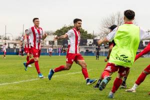 Aguirre, festejando el segundo gol, que trajo alivio (FOTO: Prensa CFC).