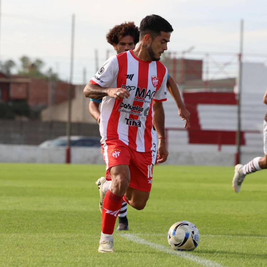 Cañuelas volvió a sonreír en un partido caliente