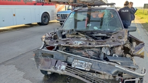 El conductor del Peugeot 505 golpeó su cabeza contra el parabrisas.