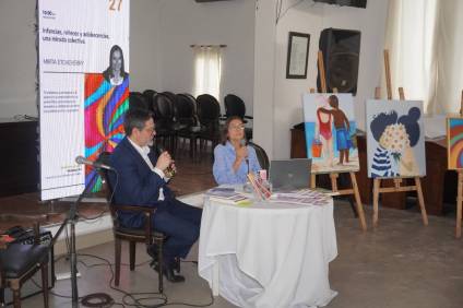 Mirta Etcheverry presentó su primer libro en el Concejo Deliberante