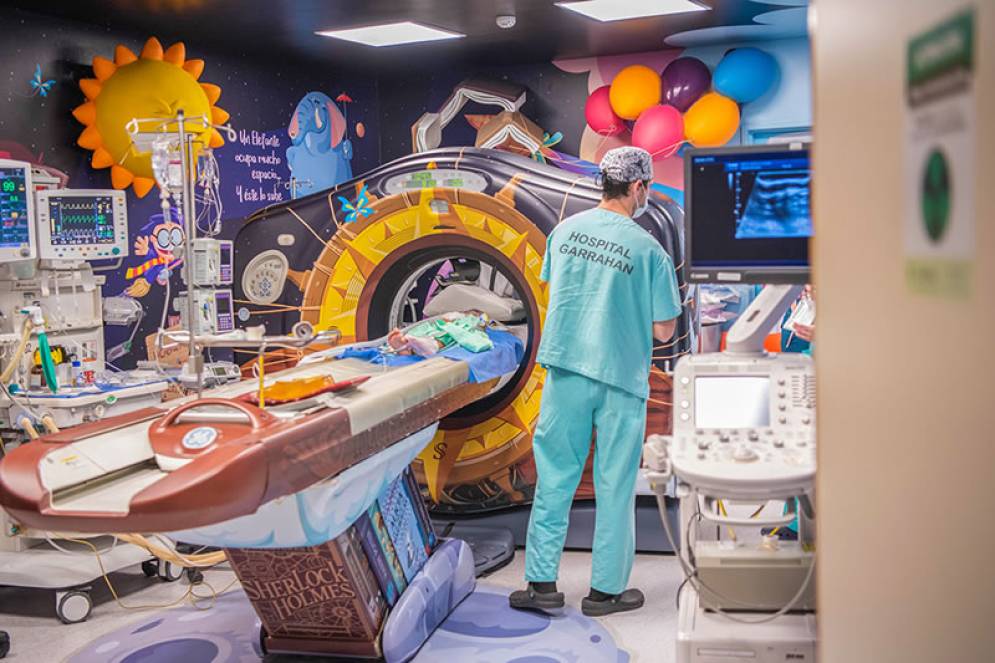 "Los pacientes esperan un a&ntilde;o por una pr&oacute;tesis".