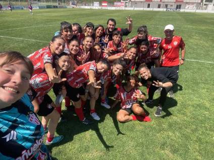 El Fútbol Femenino de Cañuelas goleó y tiene una vida más