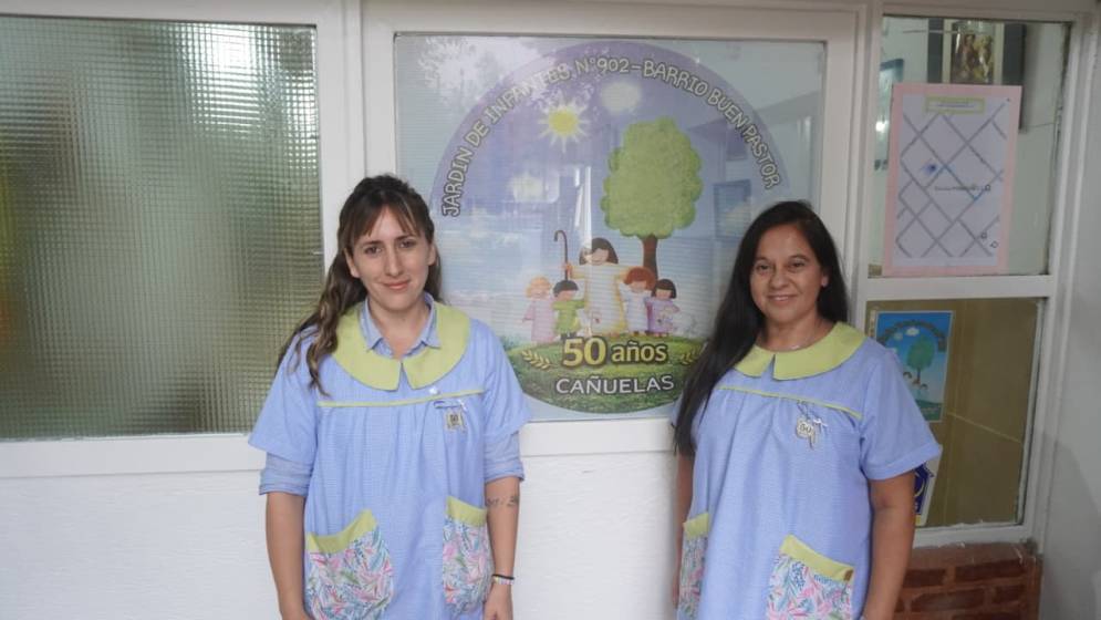 El cuerpo de maestras organiza todo con gran entusiasmo.