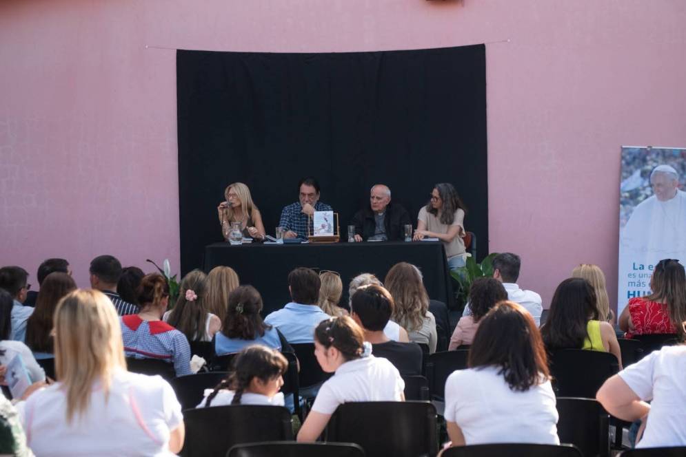 El panel de disertantes.