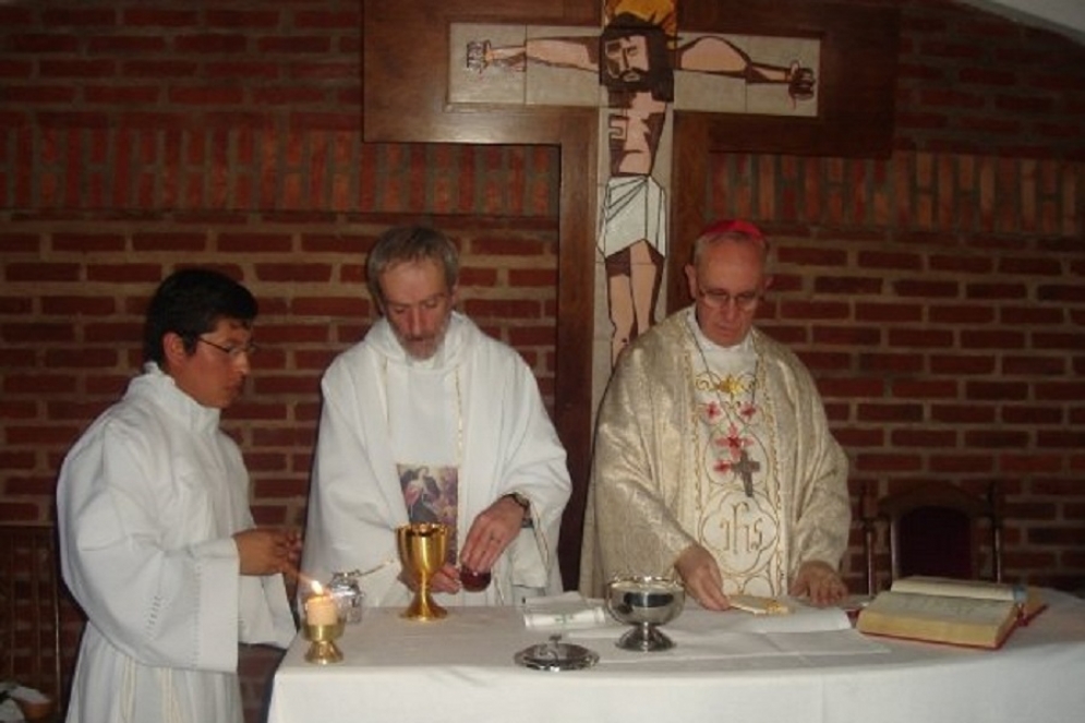 Delorenzi y Bergoglio en la Capilla Desatanudos. 